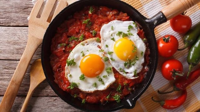 Huevos Rancheros [Ranch-Style Eggs].