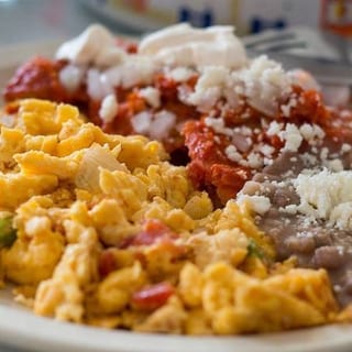 Huevos a la Mexicana [Mexican-Style Eggs]