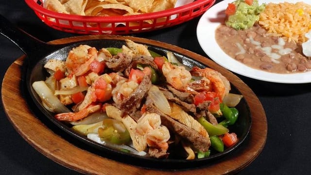 Fajitas Trio (Beef, Chicken & Shrimp).