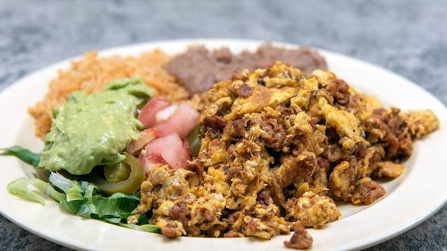 Chorizo con Huevos [Chorizo & Eggs].